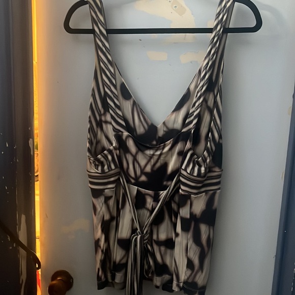 BCBG Max Azria shirt. Originally priced at $65. Never worn, excellent condition - Picture 4 of 5